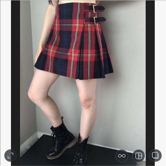 Tommy Hilfiger Dresses & Skirts - TOMMY HILFIGER PLEATED KILT/WRAP SKIRT W/ BUCKLES